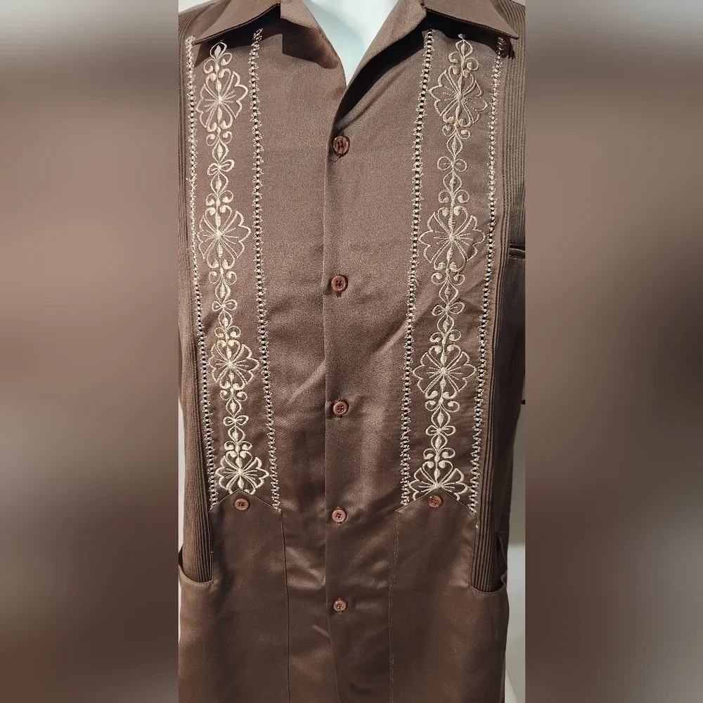 zava fine embroidered guayabera with buttons Short sleeve size L